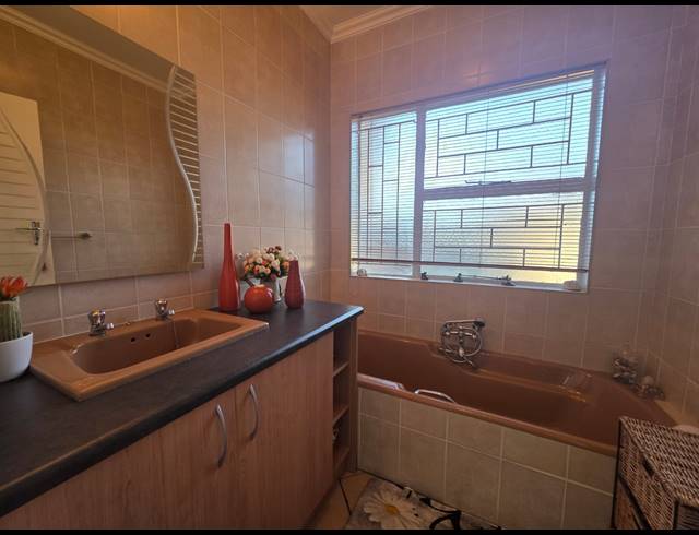 4 BEDROOM HOUSE FOR SALE IN VANDERBIJLPARK SE 3